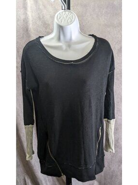 Americanable Black Grunge Top With Distressed Hem & Grey Ribbed Sleeves Side Zip